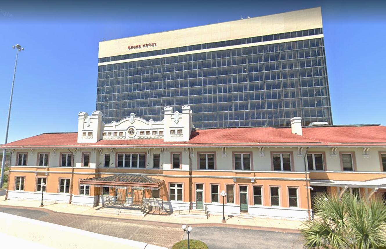 Crowne Plaza Pensacola Grand Hotel Exterior photo