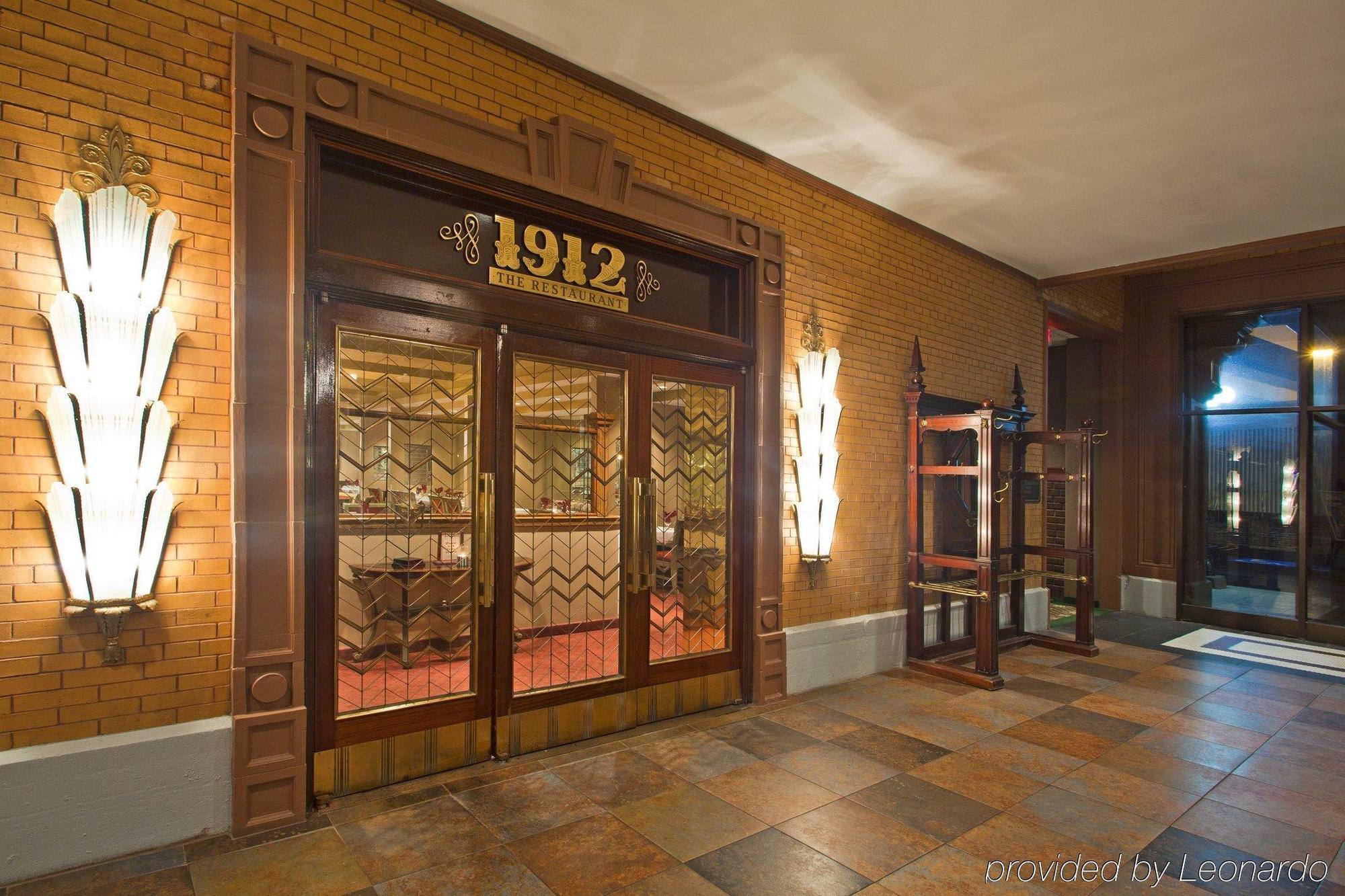 Crowne Plaza Pensacola Grand Hotel Interior photo
